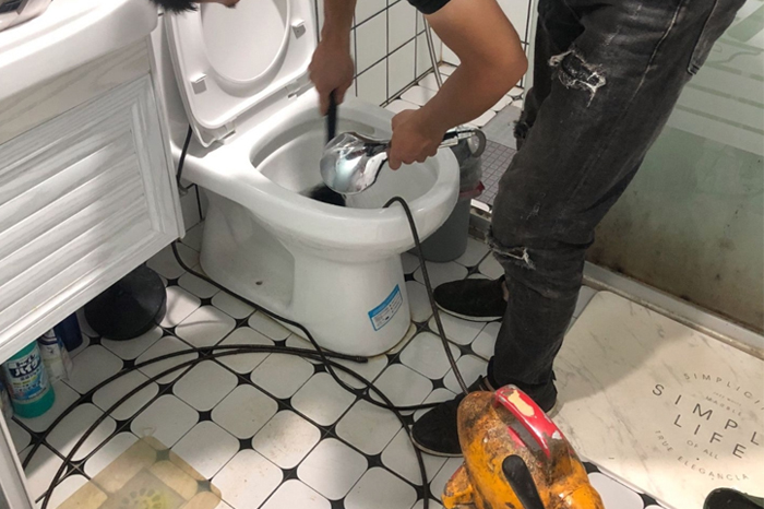 介休马桶堵塞自己疏通还是找师傅?专业上门服务让你省时更省心